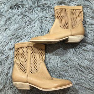 Dolce Vita Womens Union Closed Toe Mid-Calf